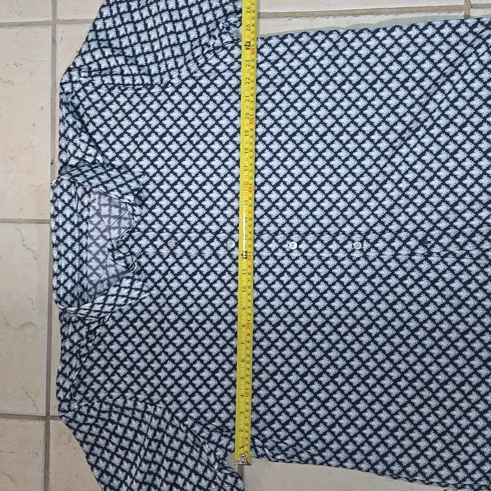 UNTUCKit Men's Navy and White Geometric Shirt Size XXL. Short Sleeves - Picture 6 of 8